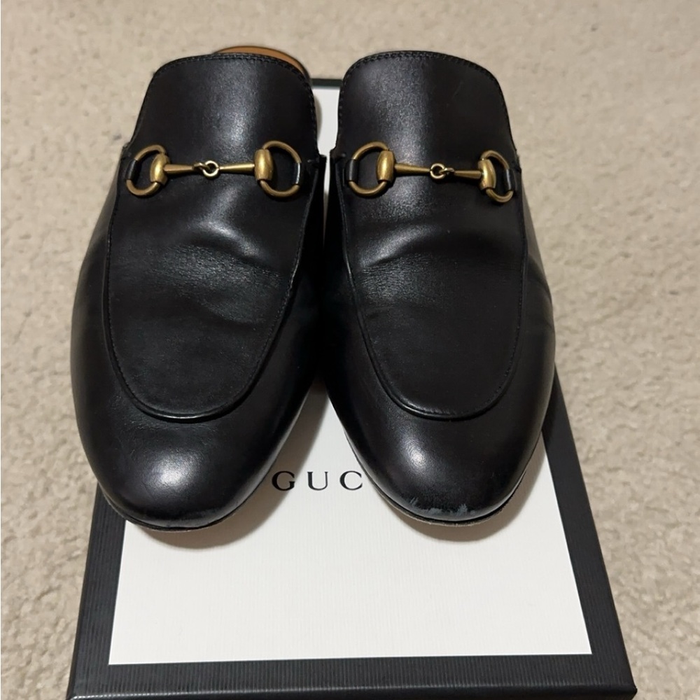 Gucci
Princetown Leather Slipper